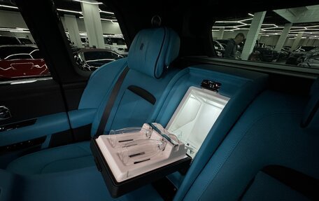 Rolls-Royce Cullinan, 2021 год, 45 000 000 рублей, 28 фотография