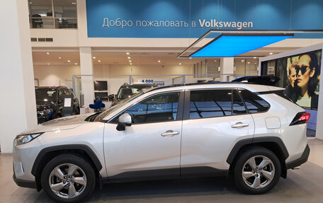Toyota RAV4, 2021 год, 3 600 000 рублей, 12 фотография