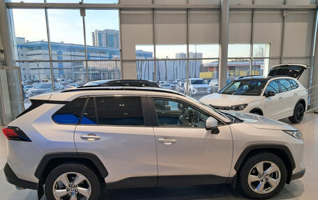 Toyota RAV4, 2021 год, 3 600 000 рублей, 8 фотография