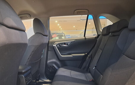 Toyota RAV4, 2021 год, 3 600 000 рублей, 16 фотография