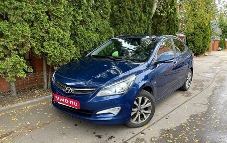 Hyundai Solaris II рестайлинг, 2015 год, 900 000 рублей, 1 фотография