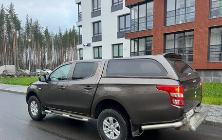 Mitsubishi L200 IV рестайлинг, 2015 год, 1 925 000 рублей, 4 фотография