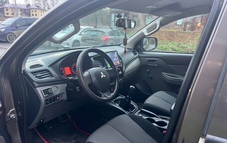 Mitsubishi L200 IV рестайлинг, 2015 год, 1 925 000 рублей, 20 фотография