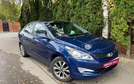 Hyundai Solaris II рестайлинг, 2015 год, 900 000 рублей, 3 фотография