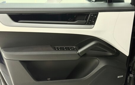 Porsche Cayenne III, 2024 год, 16 990 000 рублей, 15 фотография