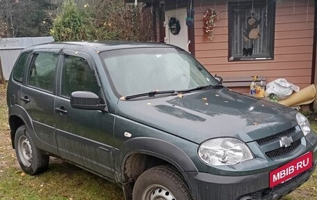 Chevrolet Niva I рестайлинг, 2018 год, 880 000 рублей, 2 фотография