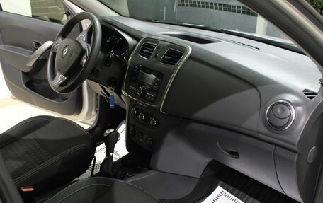 Renault Logan II, 2018 год, 785 000 рублей, 11 фотография