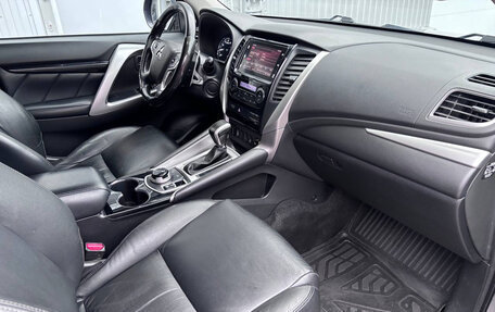 Mitsubishi Pajero Sport III рестайлинг, 2018 год, 3 150 000 рублей, 10 фотография