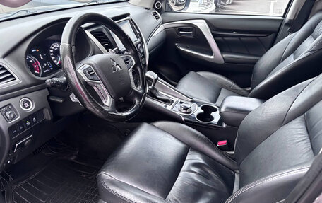 Mitsubishi Pajero Sport III рестайлинг, 2018 год, 3 150 000 рублей, 15 фотография