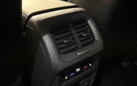 Volkswagen Tiguan II, 2018 год, 4 000 000 рублей, 18 фотография