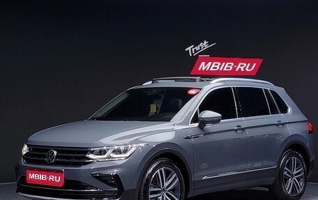 Volkswagen Tiguan II, 2021 год, 3 123 000 рублей, 1 фотография