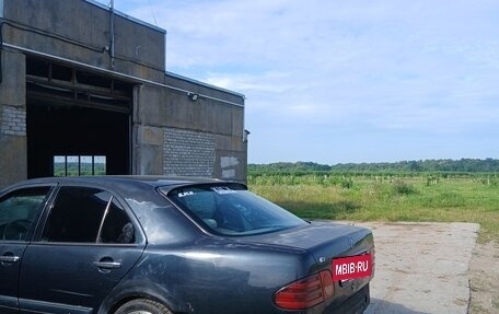 Mercedes-Benz E-Класс, 1996 год, 310 000 рублей, 5 фотография