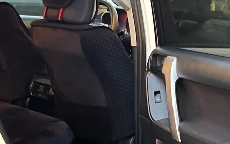 Toyota Land Cruiser Prado 150 рестайлинг 2, 2015 год, 4 299 000 рублей, 10 фотография