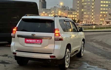 Toyota Land Cruiser Prado 150 рестайлинг 2, 2015 год, 4 299 000 рублей, 5 фотография