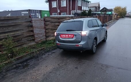 Mitsubishi Outlander III рестайлинг 3, 2012 год, 1 370 000 рублей, 2 фотография