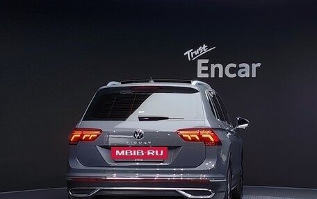 Volkswagen Tiguan II, 2021 год, 3 123 000 рублей, 4 фотография