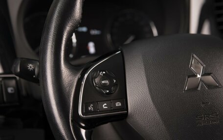 Mitsubishi Outlander III рестайлинг 3, 2021 год, 2 390 000 рублей, 12 фотография