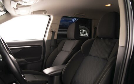 Mitsubishi Outlander III рестайлинг 3, 2021 год, 2 390 000 рублей, 8 фотография