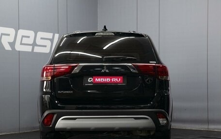 Mitsubishi Outlander III рестайлинг 3, 2021 год, 2 390 000 рублей, 4 фотография