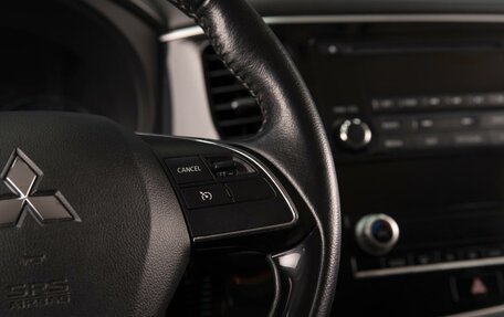 Mitsubishi Outlander III рестайлинг 3, 2021 год, 2 390 000 рублей, 13 фотография