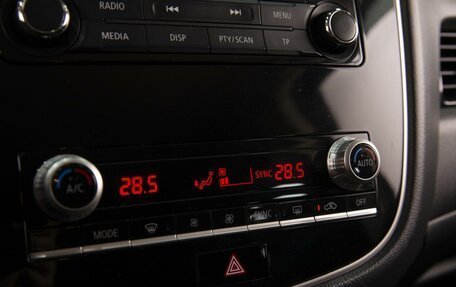 Mitsubishi Outlander III рестайлинг 3, 2021 год, 2 390 000 рублей, 17 фотография