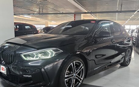 BMW 1 серия, 2021 год, 3 650 000 рублей, 11 фотография