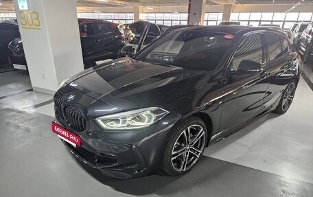 BMW 1 серия, 2021 год, 3 650 000 рублей, 13 фотография