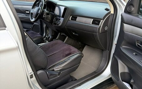 Mitsubishi Outlander III рестайлинг 3, 2013 год, 1 600 000 рублей, 10 фотография