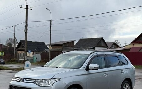 Mitsubishi Outlander III рестайлинг 3, 2013 год, 1 600 000 рублей, 4 фотография