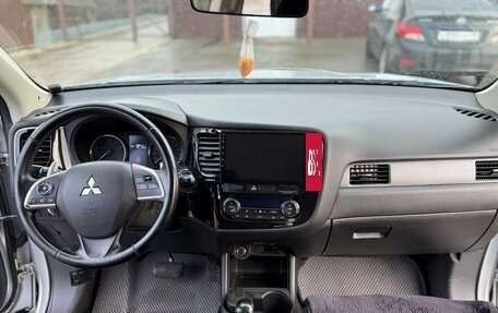 Mitsubishi Outlander III рестайлинг 3, 2013 год, 1 600 000 рублей, 8 фотография