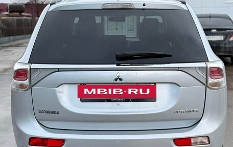 Mitsubishi Outlander III рестайлинг 3, 2013 год, 1 600 000 рублей, 5 фотография