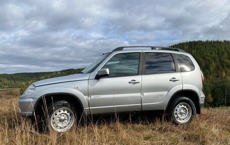 Chevrolet Niva I рестайлинг, 2015 год, 575 000 рублей, 2 фотография