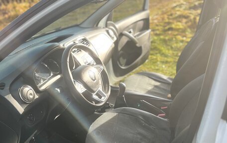 Renault Logan II, 2019 год, 1 350 000 рублей, 10 фотография