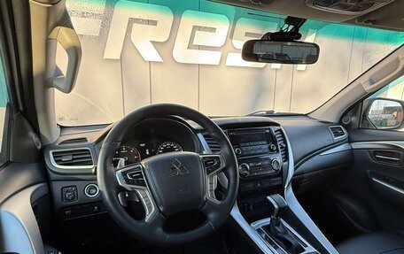 Mitsubishi Pajero Sport III рестайлинг, 2017 год, 2 365 000 рублей, 6 фотография