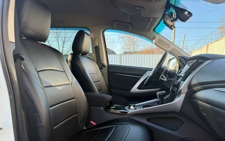 Mitsubishi Pajero Sport III рестайлинг, 2017 год, 2 365 000 рублей, 8 фотография