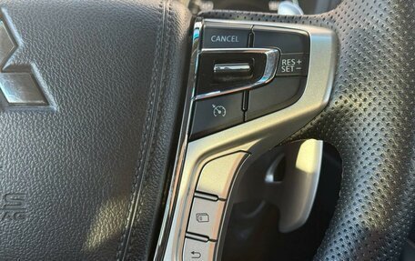 Mitsubishi Pajero Sport III рестайлинг, 2017 год, 2 365 000 рублей, 16 фотография