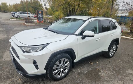 Toyota RAV4, 2021 год, 4 000 000 рублей, 2 фотография