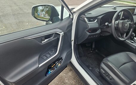Toyota RAV4, 2021 год, 4 000 000 рублей, 6 фотография