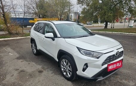 Toyota RAV4, 2021 год, 4 000 000 рублей, 3 фотография