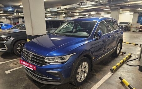 Volkswagen Tiguan II, 2021 год, 3 950 000 рублей, 2 фотография