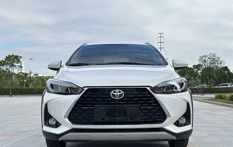 Toyota Yaris, 2022 год, 1 280 000 рублей, 3 фотография