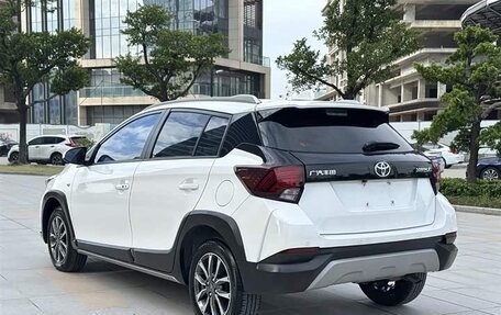 Toyota Yaris, 2022 год, 1 280 000 рублей, 9 фотография