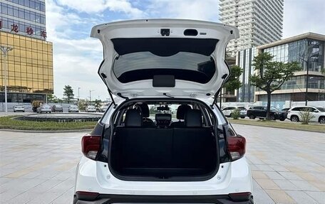 Toyota Yaris, 2022 год, 1 280 000 рублей, 10 фотография