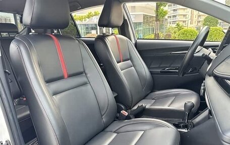 Toyota Yaris, 2022 год, 1 280 000 рублей, 15 фотография