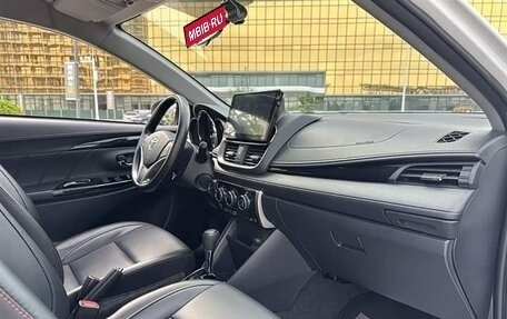 Toyota Yaris, 2022 год, 1 280 000 рублей, 14 фотография