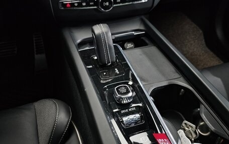 Volvo XC60 II, 2022 год, 3 120 000 рублей, 10 фотография