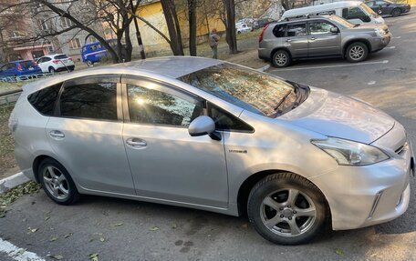 Toyota Prius Alpha I (ZVW40/41), 2012 год, 800 000 рублей, 1 фотография