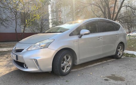 Toyota Prius Alpha I (ZVW40/41), 2012 год, 800 000 рублей, 2 фотография