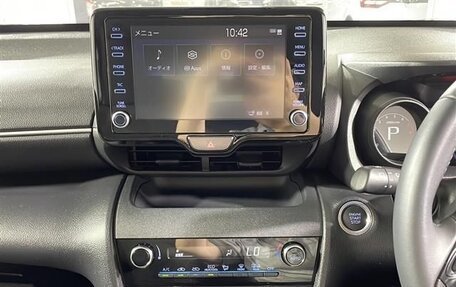 Toyota Yaris Cross, 2022 год, 1 800 000 рублей, 3 фотография