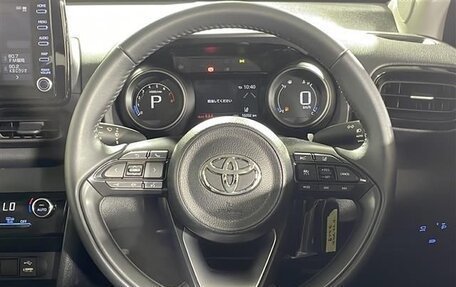 Toyota Yaris Cross, 2022 год, 1 800 000 рублей, 11 фотография